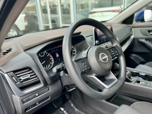 Used 2023 Nissan Rogue SV image 12