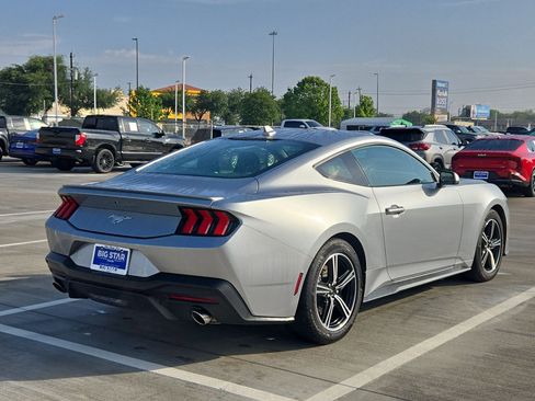 Used 2025 Ford Mustang Premium image 3