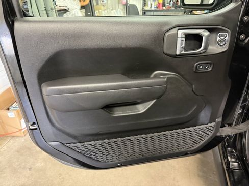 Used 2022 Jeep Wrangler Willys image 14