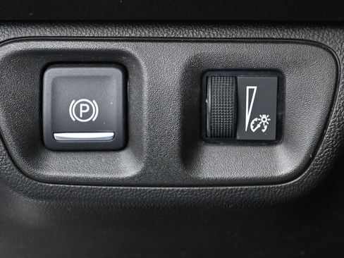 Used 2018 GMC Acadia SLT image 16