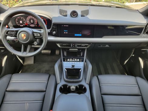 Used 2025 Porsche Cayenne Coupe image 12