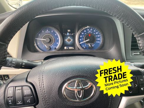 Used 2017 Toyota Sienna XLE Premium image 8