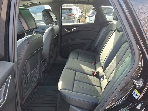 Used 2024 Audi Q4 e-tron Premium Plus image 10