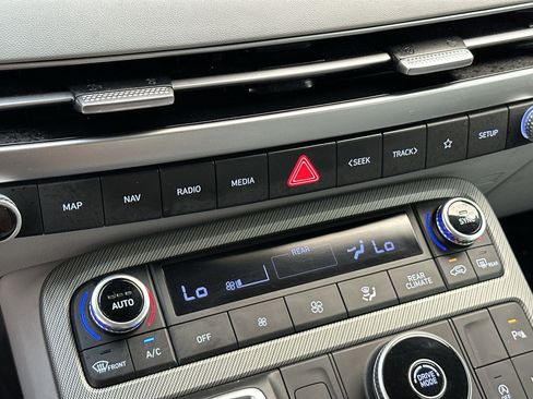 Used 2024 Hyundai Palisade SEL FWD image 16