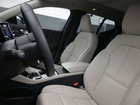 Used 2023 Volvo XC40 B5 Plus w/ Protection Package Premier image 9