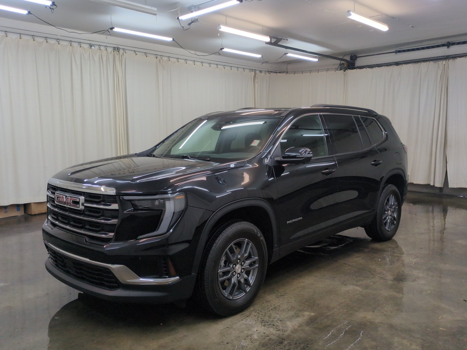 Used 2025 GMC Acadia Elevation AWD/4WD image 1