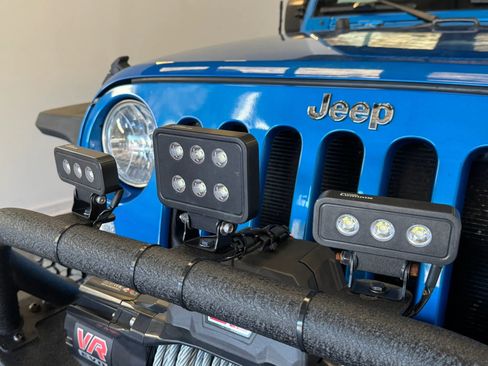 Used 2015 Jeep Wrangler Unlimited Rubicon w/ Max Tow Package AWD/4WD image 34