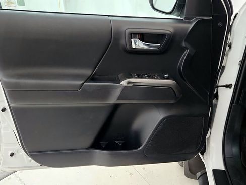 Used 2018 Toyota Tacoma TRD Sport w/ Technology Package AWD/4WD image 22