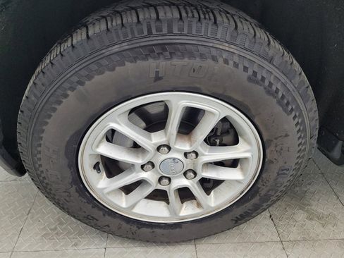 Used 2018 Jeep Grand Cherokee Laredo image 31