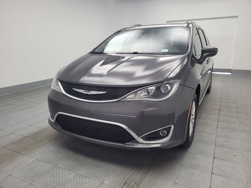 Used 2018 Chrysler Pacifica Touring-L FWD image 15