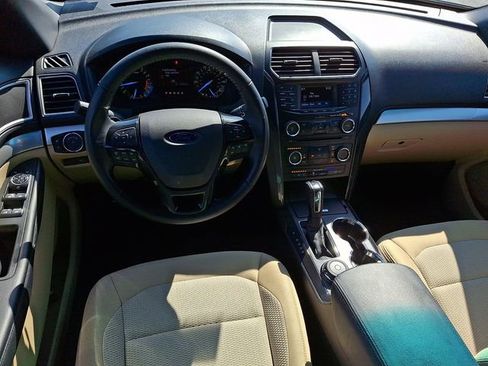 Used 2017 Ford Explorer XLT AWD/4WD image 2