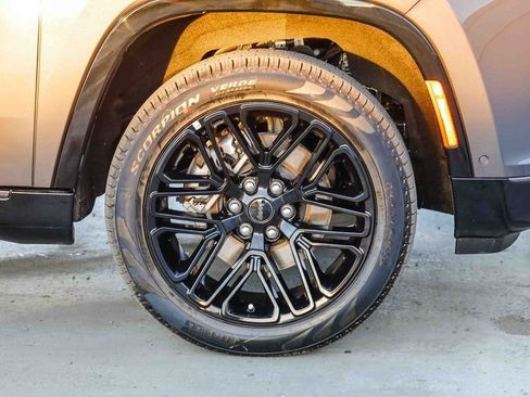 New 2026 Jeep Grand Wagoneer Limited image 11