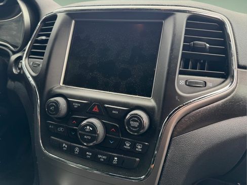 Used 2017 Jeep Grand Cherokee Altitude RWD image 16