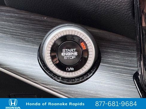 Used 2024 Jeep Wagoneer L Series II image 17