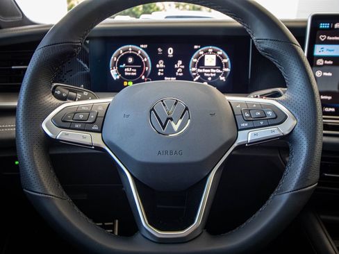 New 2026 Volkswagen Tiguan SE R-Line FWD image 39