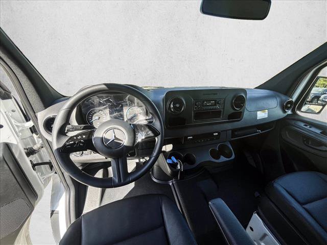Used 2024 Mercedes-Benz eSprinter 170 Cargo image 17