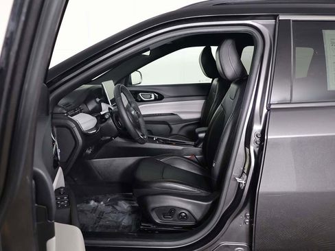 Used 2023 Jeep Compass Limited image 29