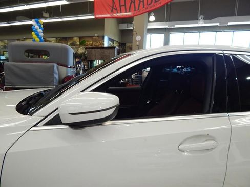 Used 2025 BMW 330i xDrive Sedan w/ M Sport Package image 11