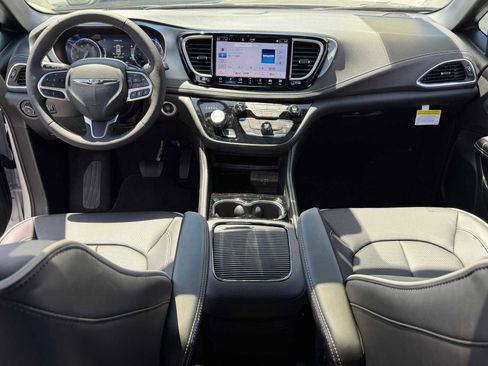 New 2026 Chrysler Pacifica Limited AWD/4WD image 21