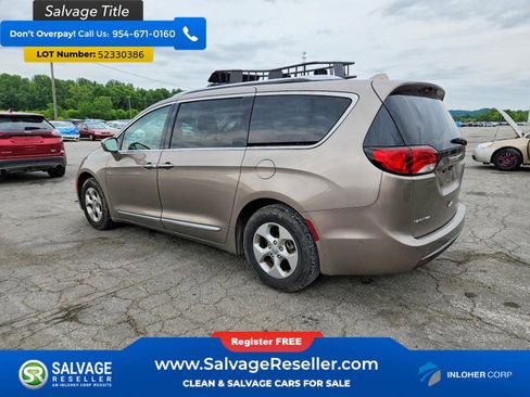 Used 2017 Chrysler Pacifica Touring-L Plus FWD image 3