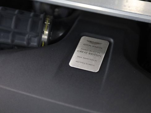 Used 2021 Aston Martin V8 Vantage Coupe RWD image 33