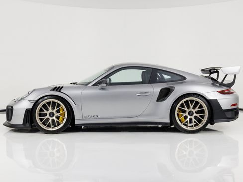 Used 2018 Porsche 911 GT2 RS RWD image 6