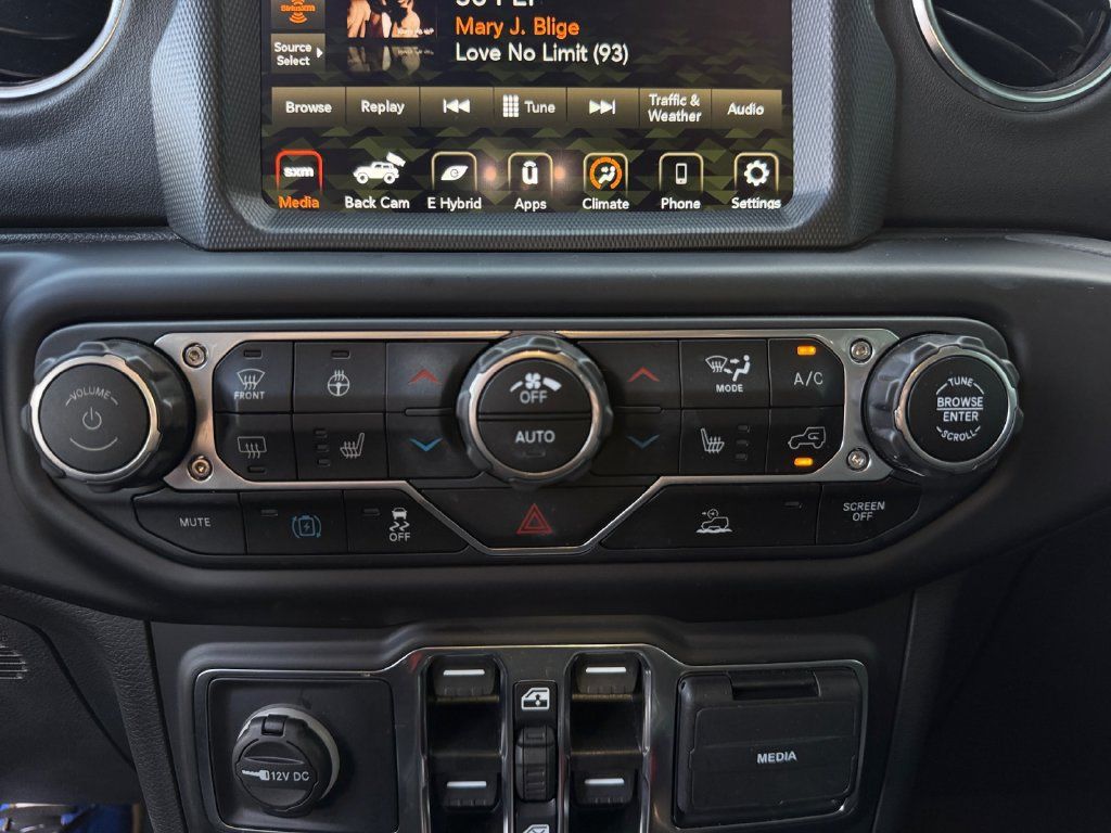 Used 2022 Jeep Wrangler Unlimited Sahara w/ Cold Weather Group AWD/4WD image 17