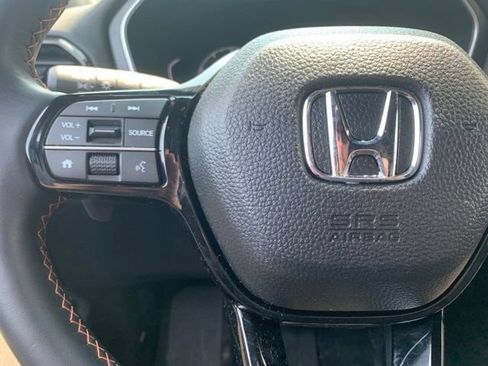 Used 2025 Honda Pilot Sport image 9