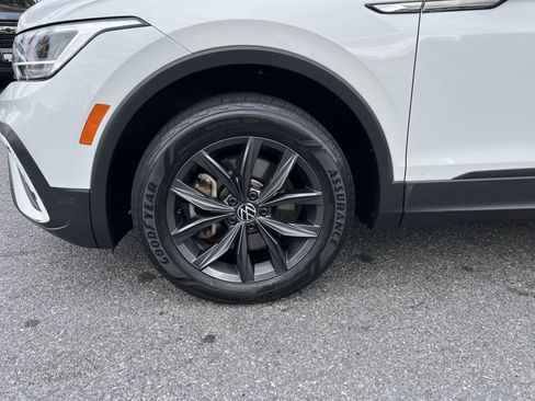 Used 2022 Volkswagen Tiguan SE image 12