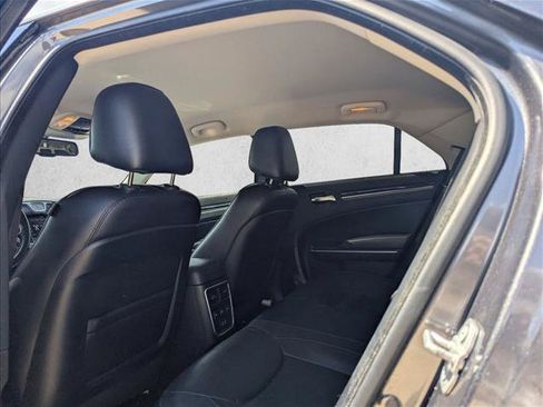 Used 2022 Chrysler 300 Touring L w/ Comfort Group RWD image 13