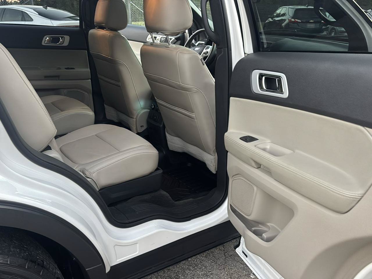 Used 2015 Ford Explorer Limited w/ Equipment Group 301A FWD image 16