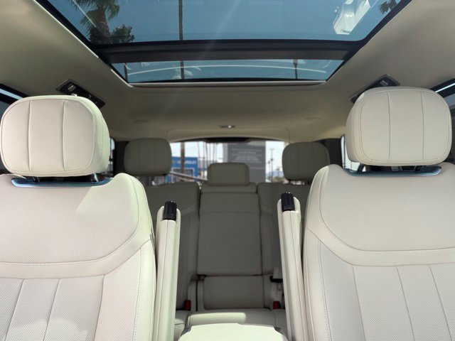 New 2026 Land Rover Range Rover Long Wheelbase SE AWD/4WD image 7