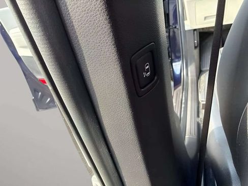 Used 2024 Kia Carnival LX FWD image 18