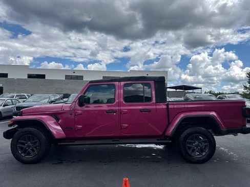 Used 2024 Jeep Gladiator Sport AWD/4WD image 2