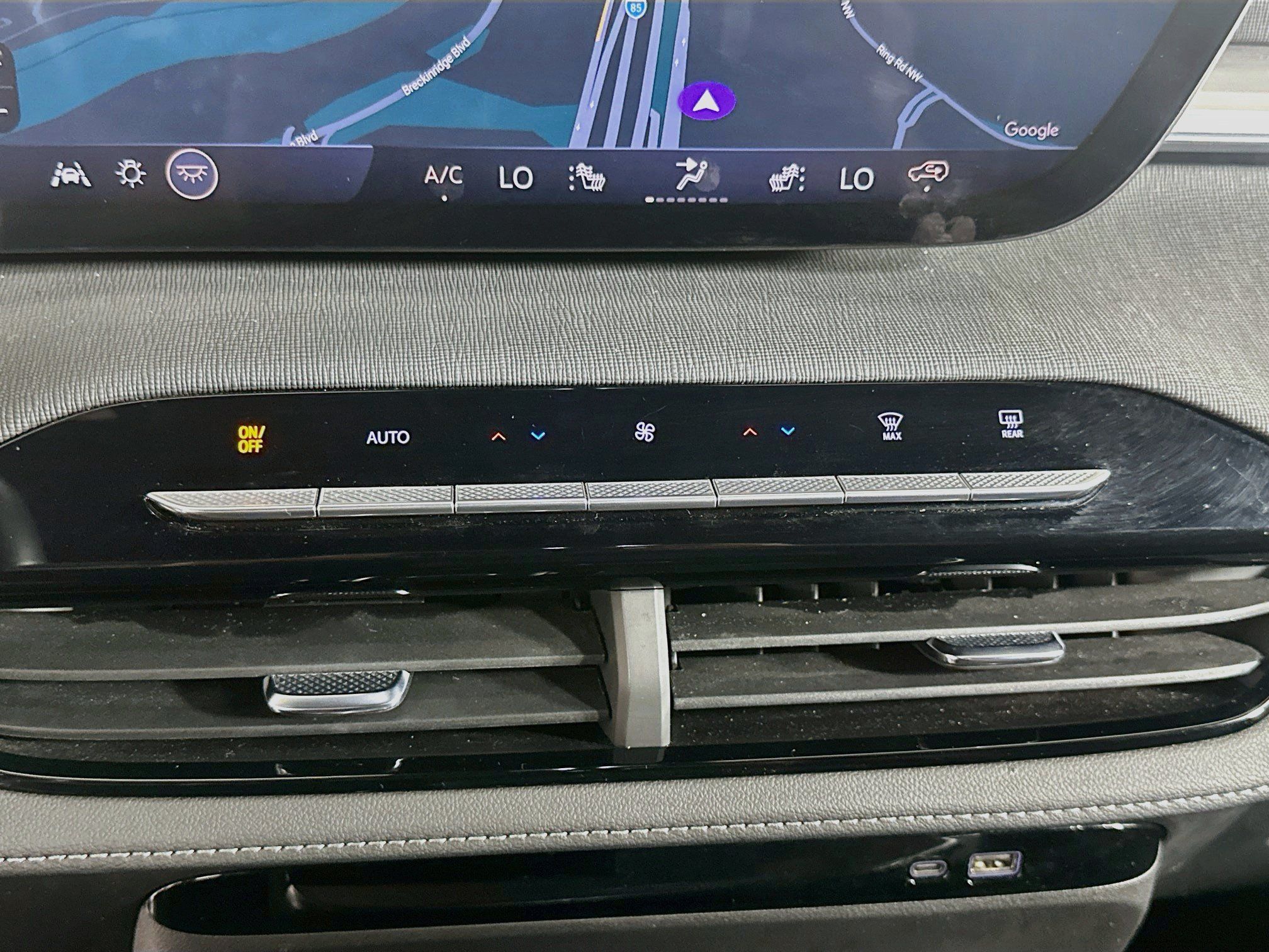 Used 2025 Buick Enclave Preferred FWD image 24