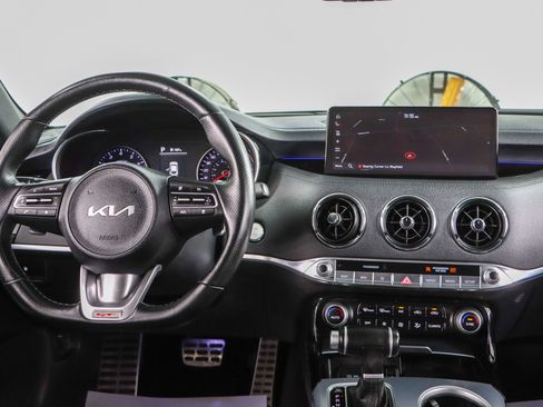 Used 2022 Kia Stinger GT1 RWD image 17