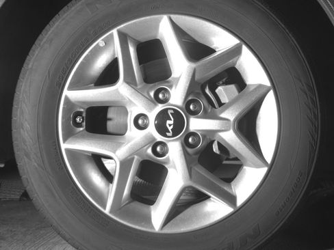 Used 2025 Kia Soul LX w/ LX Technology Package FWD image 13