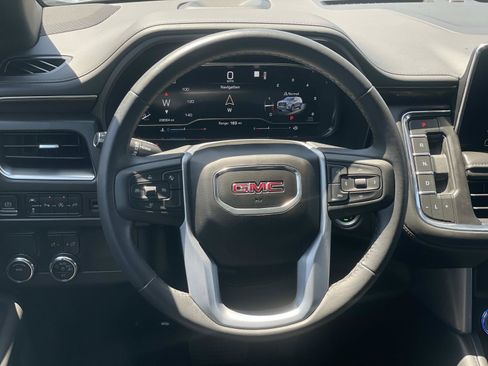Used 2022 GMC Yukon SLE w/ Gmc Pro Safety Plus Package RWD image 10