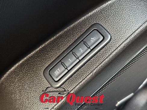 Used 2017 GMC Yukon SLT AWD/4WD image 33