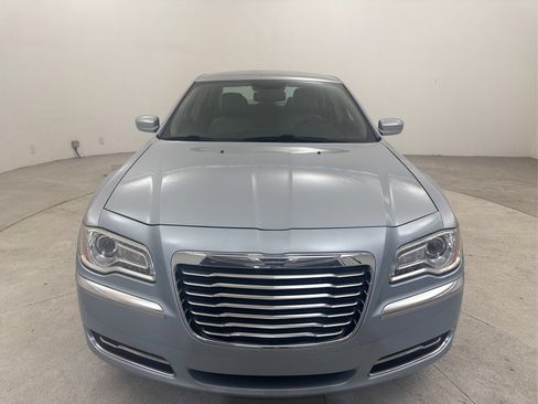 Used 2013 Chrysler 300 RWD image 9