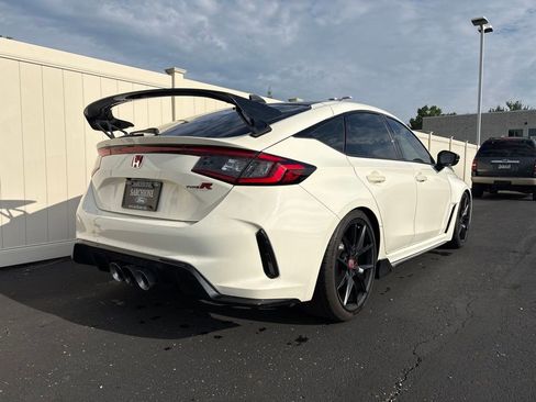 Used 2024 Honda Civic Type R image 3
