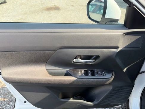 Used 2025 Nissan Kicks SV FWD image 26