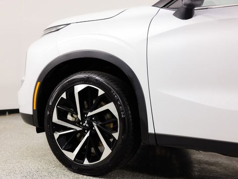 Used 2024 Mitsubishi Outlander SE image 6