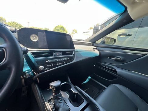 Used 2024 Lexus ES 350 w/ Premium Package FWD image 13
