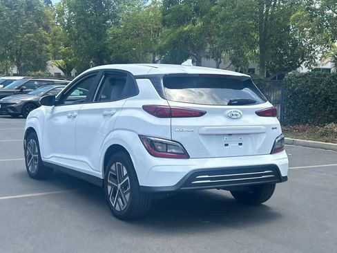 Used 2023 Hyundai Kona SE FWD image 2