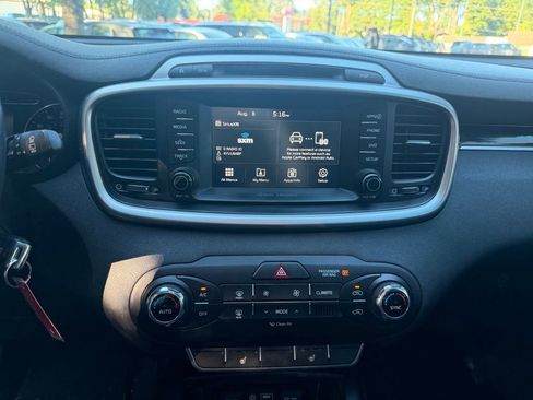 Used 2018 Kia Sorento FWD image 15