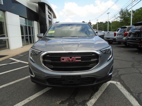 Used 2021 GMC Terrain SLE w/ Driver Convenience Package AWD/4WD image 4