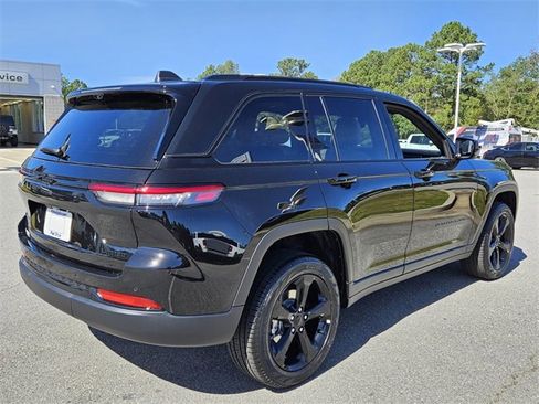 New 2025 Jeep Grand Cherokee Limited w/ Luxury Tech Group II image 14