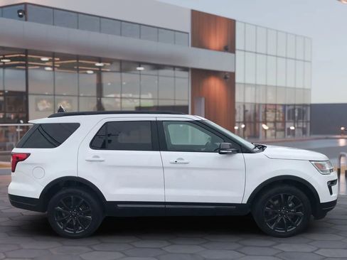 Used 2019 Ford Explorer XLT w/ Equipment Group 202A image 4