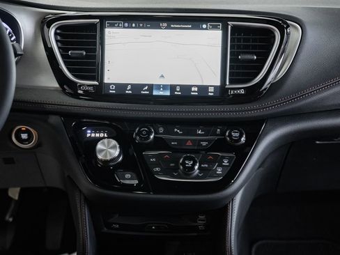 New 2026 Chrysler Pacifica Pinnacle image 19